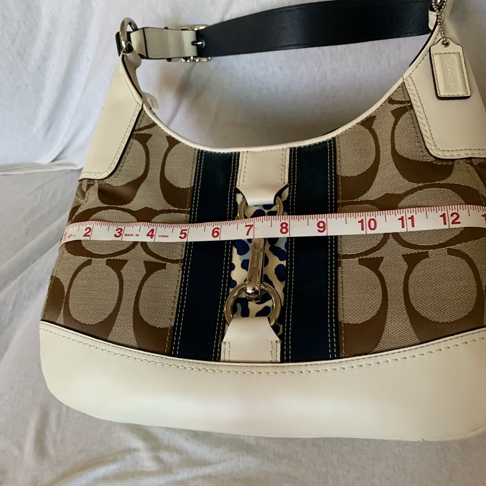 Authentic Coach leather hobo style shoulder bag. - Picture 7 of 11